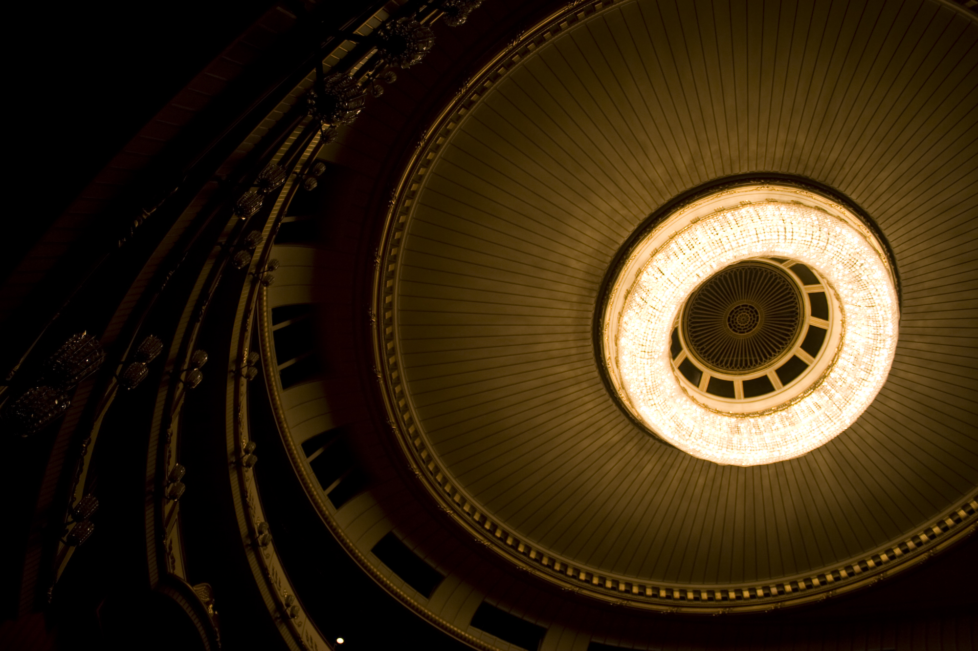 vienna_state_opera_chandelier